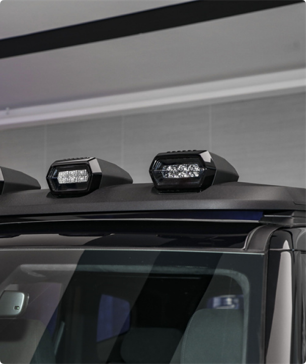 Roof-Mounted Auxiliary Light / Light Bar